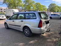 Second-hand Ford Focus 75 CP (55 kW) 2001 Gri Berlinǎ