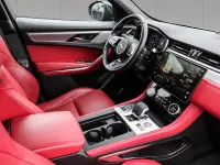 Second-hand Jaguar F-Pace R-Dynamic 304 CP (223 kW) 2022 Negru SUV