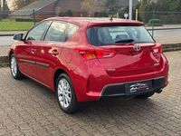 Gebraucht Toyota Auris 132 PS (97 kW) 2014 Red mica metallic / wildfire Limousine