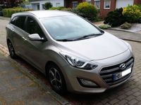 gebraucht Hyundai i30 i30Kombi 1.6 CRDi GO! Silver + Winterräder