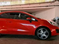 Używany Kia Rio 90 KM (66 kW) 2014 Czerwony Hatchback