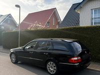 Gebraucht Mercedes E240 177 PS (130 kW) 2004 Schwarz Kombi