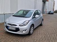 Gebraucht Hyundai ix20 90 PS (66 kW) 2013 Silber Kleinwagen