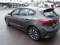 Gebraucht Ford Focus Titanium 125 PS (91 kW) 2024 Grau Limousine