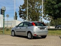 Gebraucht Ford Focus Trend 101 PS (74 kW) 2004 Silber Limousine