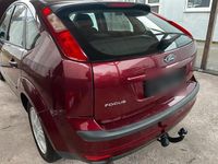 Gebraucht Ford Focus 101 PS (74 kW) 2005 Rot Limousine