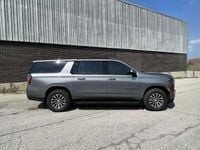 Neu Chevrolet Suburban 426 PS (313 kW) 2025 Schwarz SUV