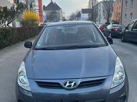 Gebraucht Hyundai i20 Classic 86 PS (63 kW) 2012 Grau Kleinwagen