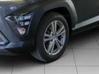 Gebraucht Hyundai Kona Trend 120 PS (88 kW) 2024 Ecotronic gray / mic (grau) SUV
