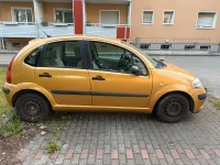 Usado Citroën C3 59 CV (43 kW) 2003 Dorado Utilitario