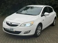 Gebraucht Opel Astra 101 PS (74 kW) 2010 Weiß Kleinwagen