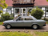 Gebraucht Mercedes E230 136 PS (100 kW) 1981 Silber Limousine