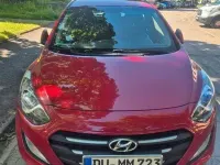 Gebraucht Hyundai i30 Trend 110 PS (80 kW) 2016 Rot Limousine