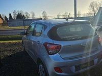 Gebraucht Hyundai i10 Intro Edition 87 PS (63 kW) 2014 Silber Kleinwagen