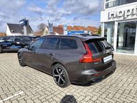 Gebraucht Volvo V60 Plus 197 PS (144 kW) 2024 Platinum grey / metallic Kombi