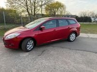 Usado Ford Focus Trend 125 CV (91 kW) 2013 Rojo Berlina