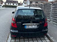 Używany Mercedes 200 103 KM (75 kW) 2010 Czarny Hatchback