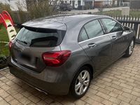 Gebraucht Mercedes A180 122 PS (89 kW) 2017 Grau Kleinwagen