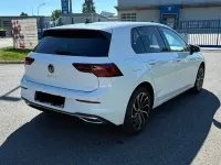 Gebraucht VW Golf VII Active 131 PS (96 kW) 2022 Weiß Limousine