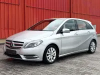Gebraucht Mercedes B180 109 PS (80 kW) 2014 Silber Van / Kleinbus