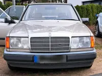 Gebraucht Mercedes E230 137 PS (100 kW) 1985 Gold Limousine