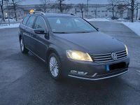 Gebraucht VW Passat 140 PS (102 kW) 2012 Blau Kombi