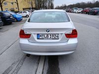 Gebraucht BMW 318 129 PS (94 kW) 2006 Grau Limousine