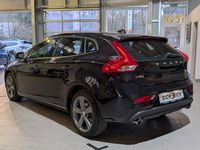 Gebraucht Volvo V40 Momentum 120 PS (88 kW) 2018 Schwarz Limousine