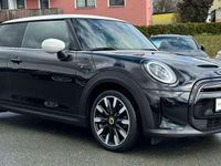 Gebraucht Mini Cooper SE 135 kW (184 PS) 2022 Midnight black metallic Kleinwagen