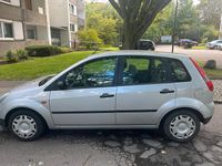 Gebraucht Ford Fiesta 69 PS (50 kW) 2002 Silber Kleinwagen