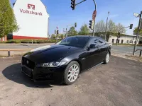 Käytetty Jaguar XE 179 HP (131 kW) 2017 Musta Sedan