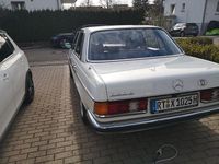 Gebraucht Mercedes E280 177 PS (130 kW) 1977 Weiß Limousine