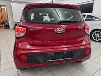 Gebraucht Hyundai i10 Trend 67 PS (49 kW) 2017 Rot Kleinwagen