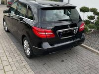 Gebraucht Mercedes B180 Edition 122 PS (89 kW) 2014 Schwarz Van / Kleinbus