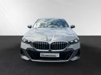 Gebraucht BMW 520 M Sport 197 PS (144 kW) 2025 Oxidgrau metallic Limousine