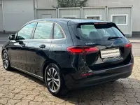 Gebraucht Mercedes B180 116 PS (85 kW) 2023 Schwarz Kleinwagen