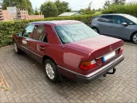 Gebraucht Mercedes E200 75 PS (55 kW) 1992 Rot Limousine