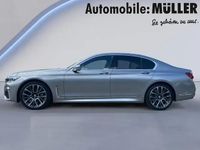 Gebraucht BMW 750 M Sport 530 PS (389 kW) 2021 Donington grau metallic Limousine