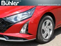 Neu Hyundai i20 Select 90 PS (66 kW) 2026 Dragon red metallic Kleinwagen