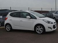 Gebraucht Hyundai ix20 116 PS (85 kW) 2012 Weiß Kleinwagen
