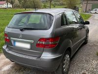 Gebraucht Mercedes B180 116 PS (85 kW) 2011 Grau Van / Kleinbus