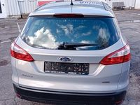 Gebraucht Ford Focus Champions Edition 101 PS (74 kW) 2013 Silber Limousine