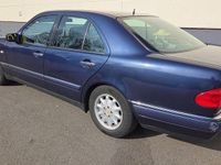 Gebraucht Mercedes E200 Elegance 136 PS (100 kW) 1997 Blau Limousine