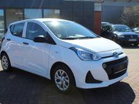 Gebraucht Hyundai i10 Basis 67 PS (49 kW) 2017 Weiß Kleinwagen