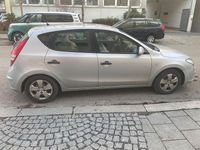 Gebraucht Hyundai i30 Comfort 109 PS (80 kW) 2009 Silber Limousine