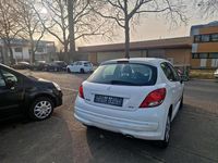 Gebraucht Peugeot 207 95 PS (69 kW) 2011 Weiß Kleinwagen