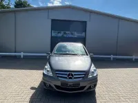 Gebraucht Mercedes B180 116 PS (85 kW) 2011 Schwarz Kleinwagen