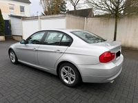 Gebraucht BMW 320 177 PS (130 kW) 2009 Silber Limousine