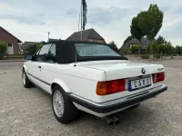 Gebraucht BMW 325 171 PS (125 kW) 1987 Weiß Cabrio