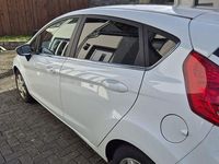 Gebraucht Ford Fiesta Trend 82 PS (60 kW) 2012 Weiß Kleinwagen